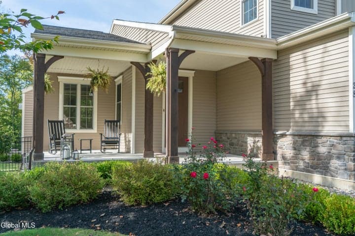 28 Tourtise Drive, Halfmoon, NY, photo 4