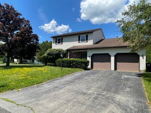 2 Brookside Court, Latham, NY, photo 2