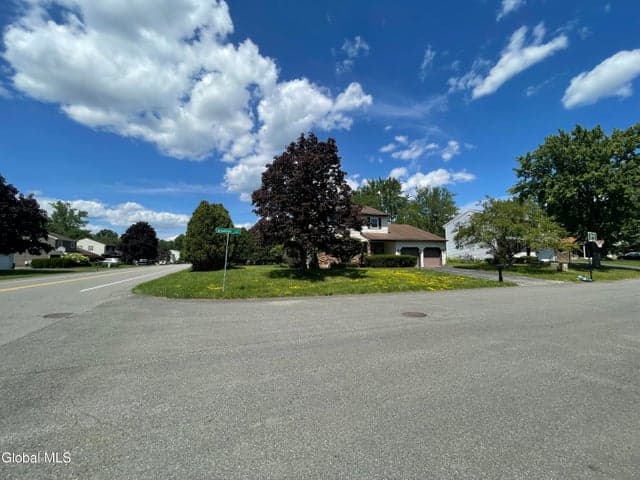 2 Brookside Court, Latham, NY, photo 4