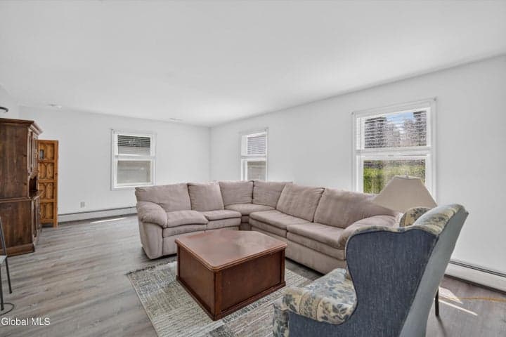 7 Huntington Parkway, Clifton Park, NY, photo 3