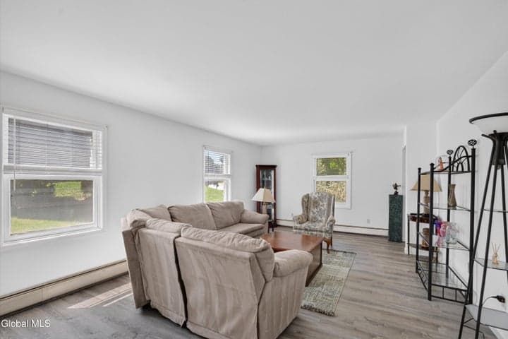 7 Huntington Parkway, Clifton Park, NY, photo 4