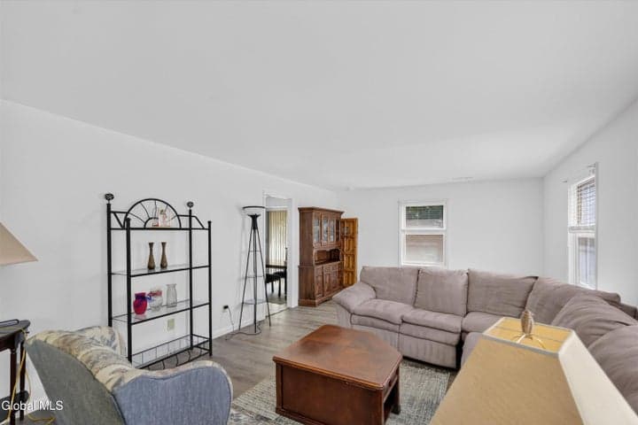 7 Huntington Parkway, Clifton Park, NY, photo 5