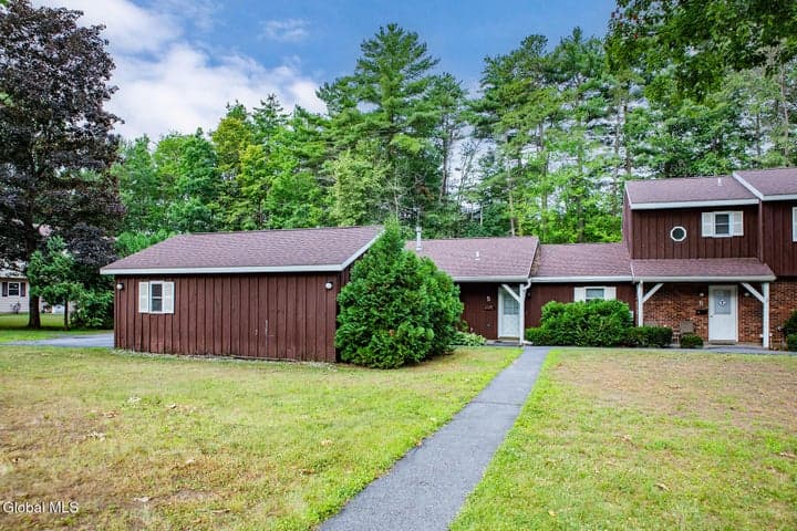 5 Queensway, Queensbury, NY, photo 3