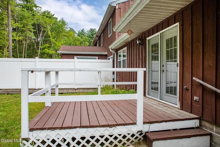 5 Queensway, Queensbury, NY, photo 4