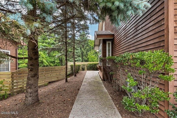 6 Tracey Court, Troy, NY, photo 2
