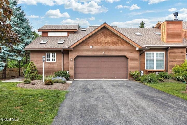 6 Tracey Court, Troy, NY