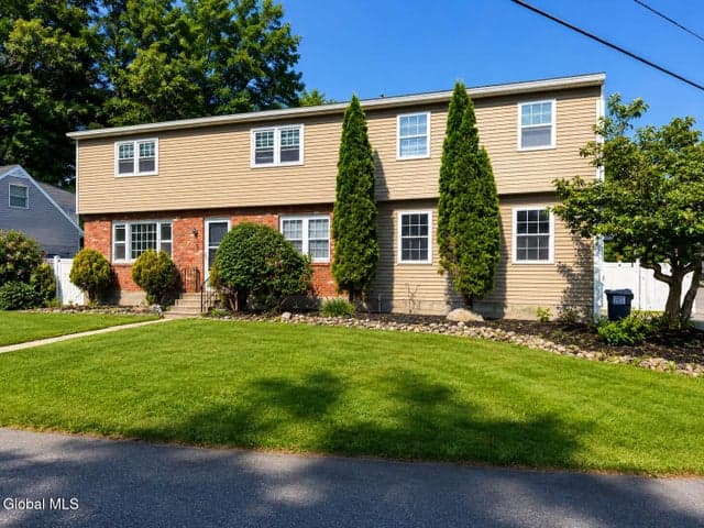 8 Emerson Drive, Latham, NY, photo 3