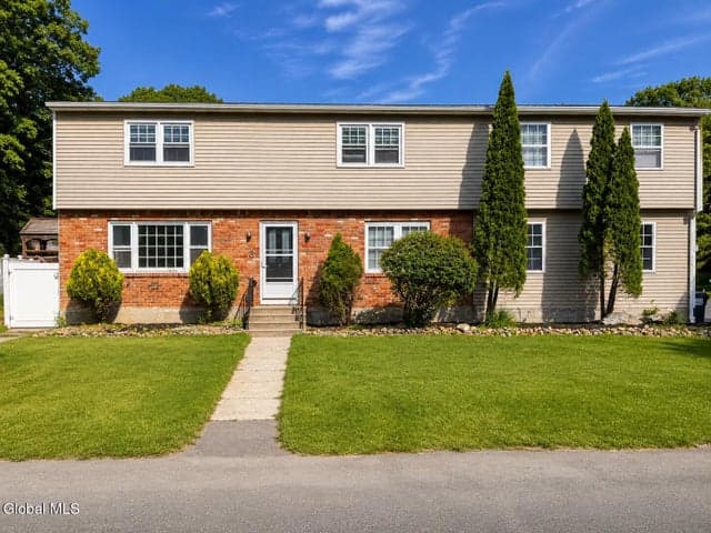 8 Emerson Drive, Latham, NY, photo 2