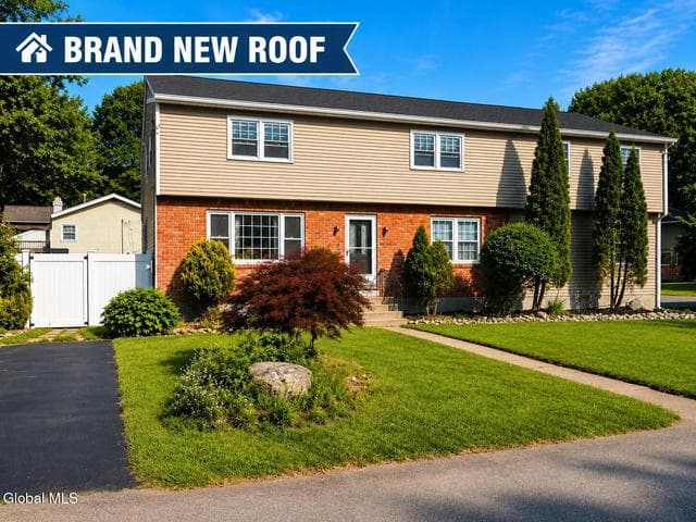 8 Emerson Drive, Latham, NY