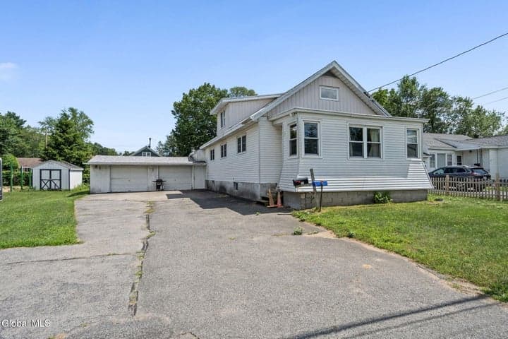 126 Daniels Avenue, Schenectady, NY
