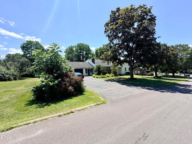 31 Lindbergh Avenue, Amsterdam, NY, photo 2