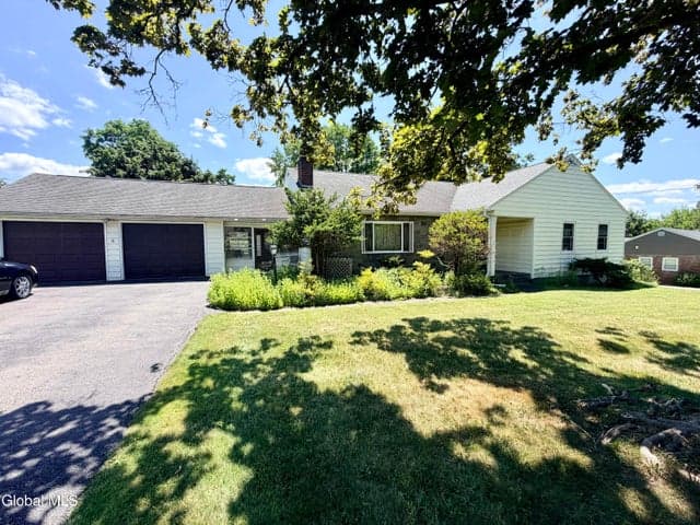 31 Lindbergh Avenue, Amsterdam, NY