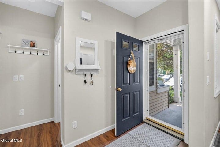 4703 S Foxwood Drive, Clifton Park, NY, photo 2