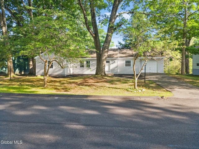 8 Woodland Drive, Johnstown, NY, photo 3