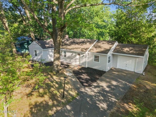 8 Woodland Drive, Johnstown, NY, photo 2
