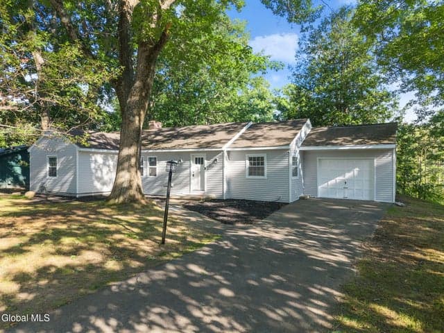 8 Woodland Drive, Johnstown, NY
