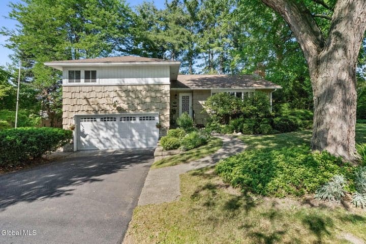 401 Greenway, Albany, NY