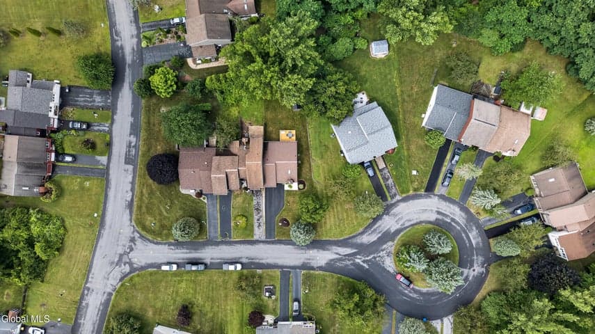 7 Westchester Court, Clifton Park, NY, photo 4