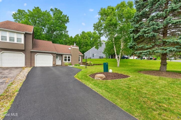 7 Westchester Court, Clifton Park, NY