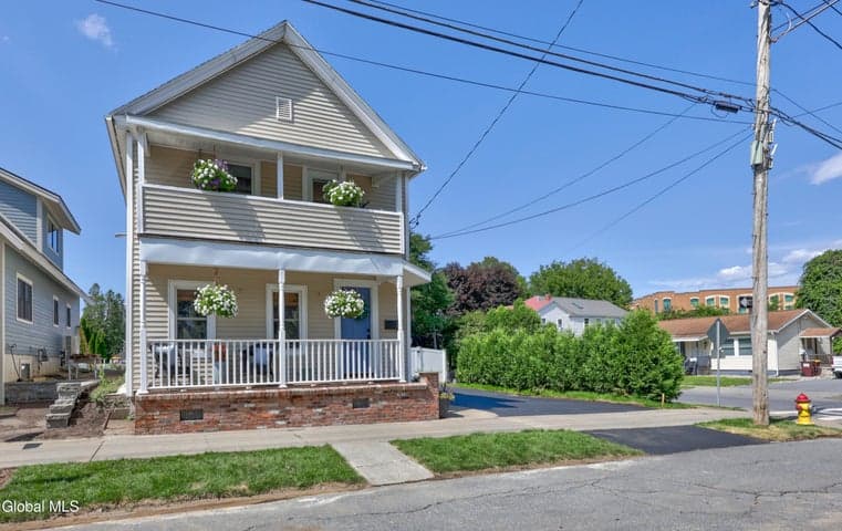 31 Ash Street, Saratoga Springs, NY, photo 2