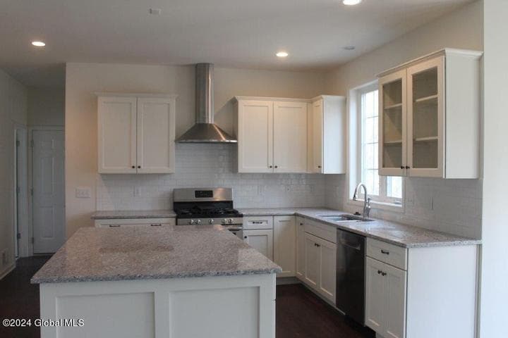 31 Sally Street, Halfmoon, NY, photo 4
