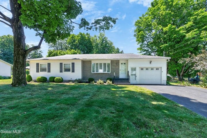 24 Wanda Court, North Greenbush, NY