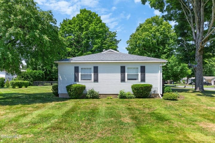 24 Wanda Court, North Greenbush, NY, photo 4