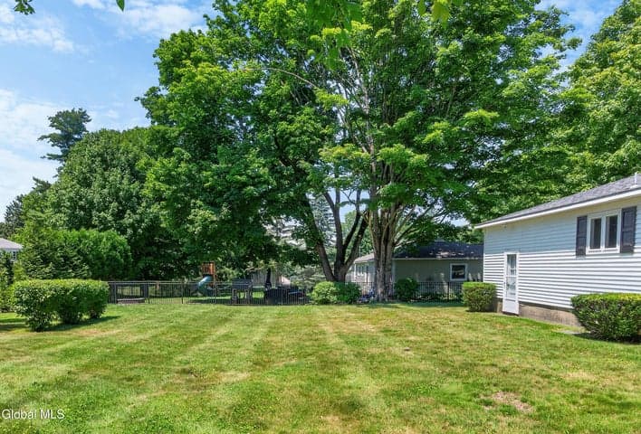 24 Wanda Court, North Greenbush, NY, photo 5