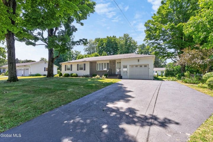 24 Wanda Court, North Greenbush, NY, photo 2