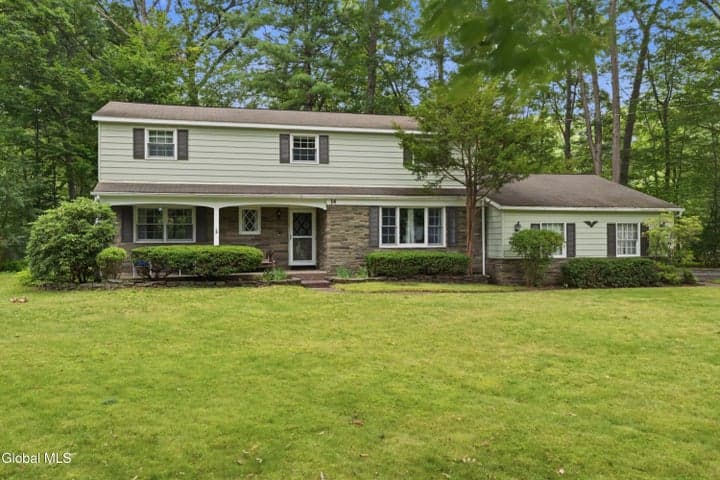 14 Barcelona Drive, Clifton Park, NY