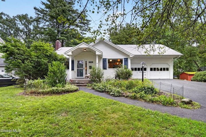 1528 Regent Street, Schenectady, NY