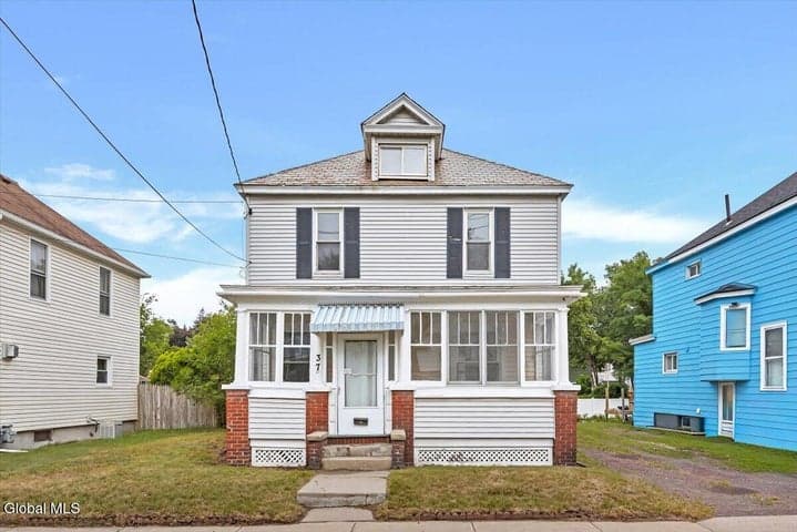 37 Chiswell Street, Schenectady, NY