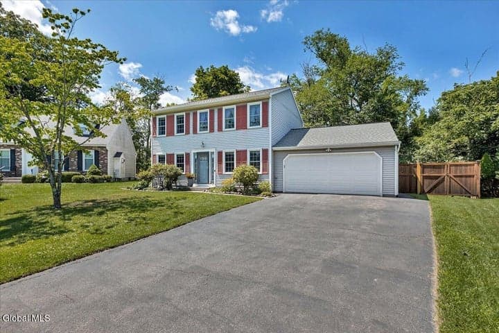11 Brinker Circle, Glenmont, NY