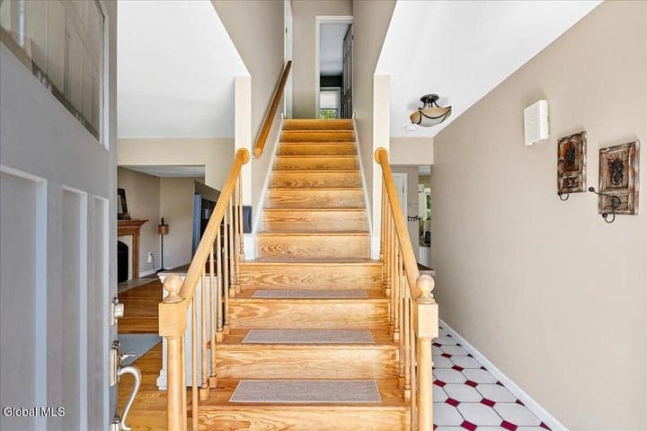 11 Brinker Circle, Glenmont, NY, photo 3