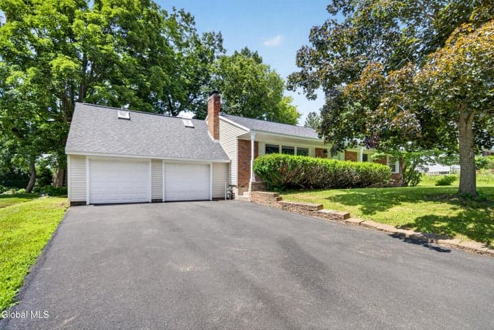 5 Anita Drive, Glenville, NY