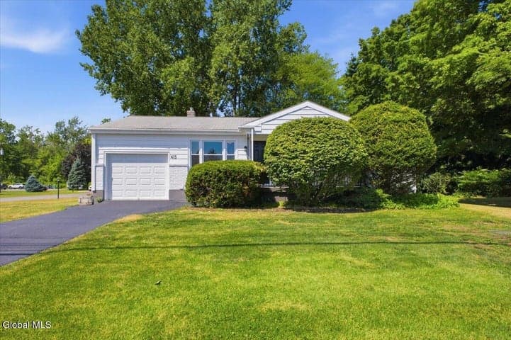 415 Bay Road, Queensbury, NY