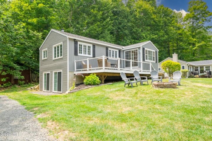 10 Bullis Road, Edinburg, NY