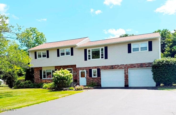 3008-3010 Sunset Lane, Guilderland, NY