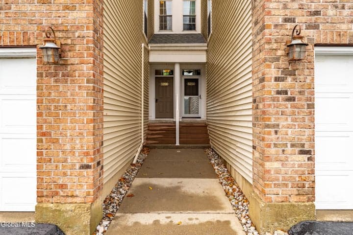 5206 Admirals Walk Drive, Cohoes, NY, photo 2