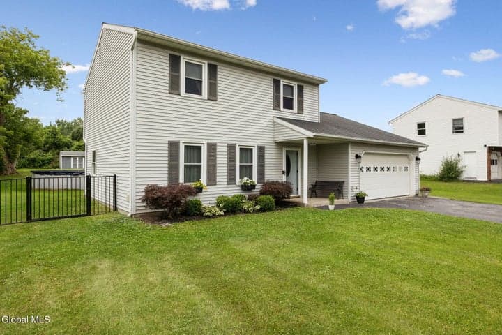 29 Meadowbrook Road, Watervliet, NY, photo 2