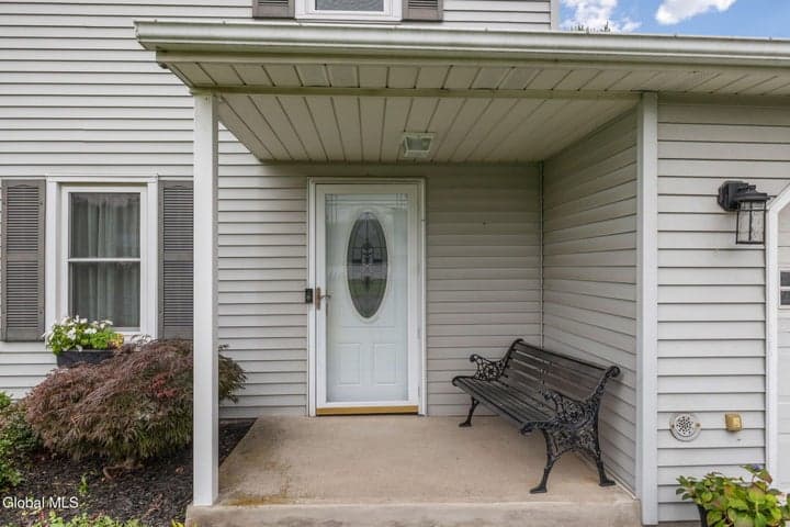 29 Meadowbrook Road, Watervliet, NY, photo 3