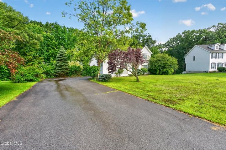 1131 Clute Crest Lane, Niskayuna, NY, photo 4