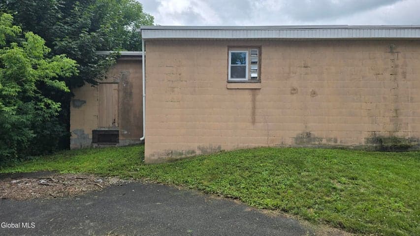 75 Jackson Avenue, Cohoes, NY, photo 3