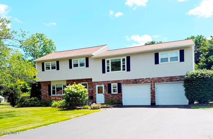 3008-3010 Sunset Lane, Guilderland, NY