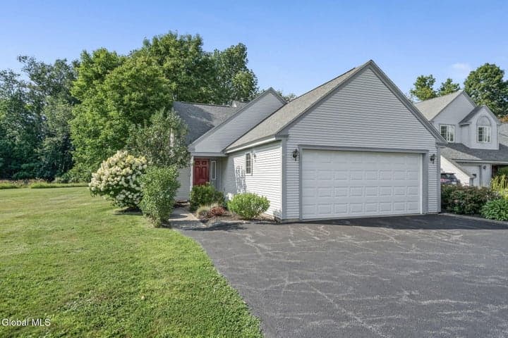 49 Gilbert Street #APT 2D, Cambridge, NY