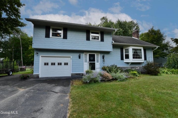 6 Gretel Terrace, Clifton Park, NY