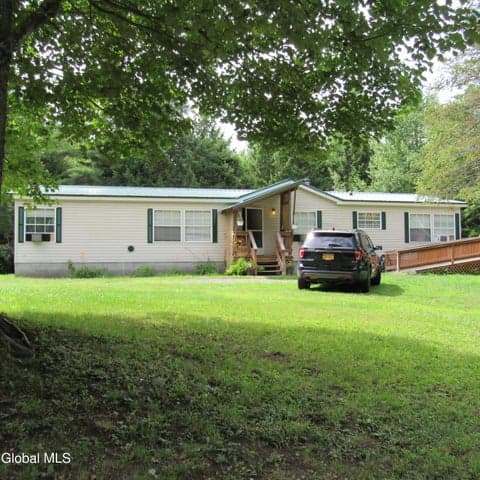 75 Military Road, Edinburg, NY