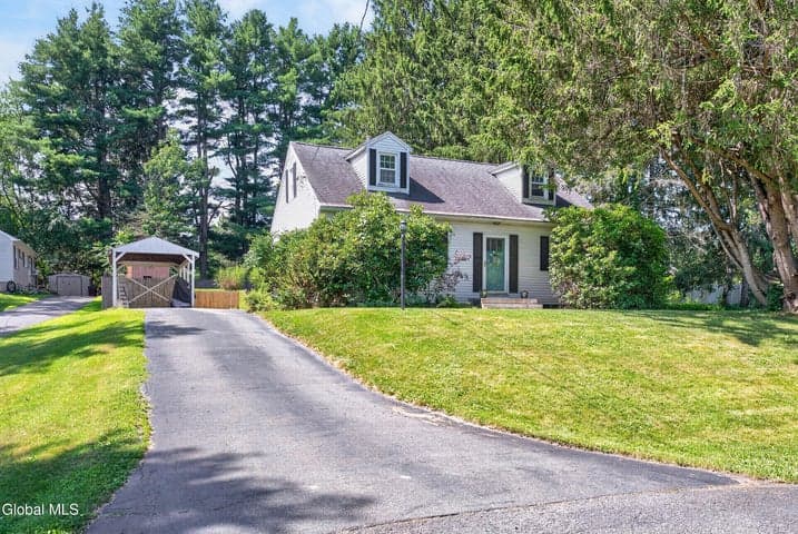 5 Curtis Road, North Greenbush, NY
