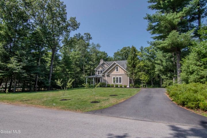 3 Iris Drive, Saratoga Springs, NY, photo 5