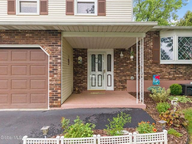 18 Fairway Lane, Colonie, NY, photo 3